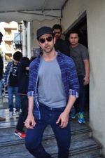 Hrithik Roshan snapped with kids at pvr on 2nd Jan 2016
